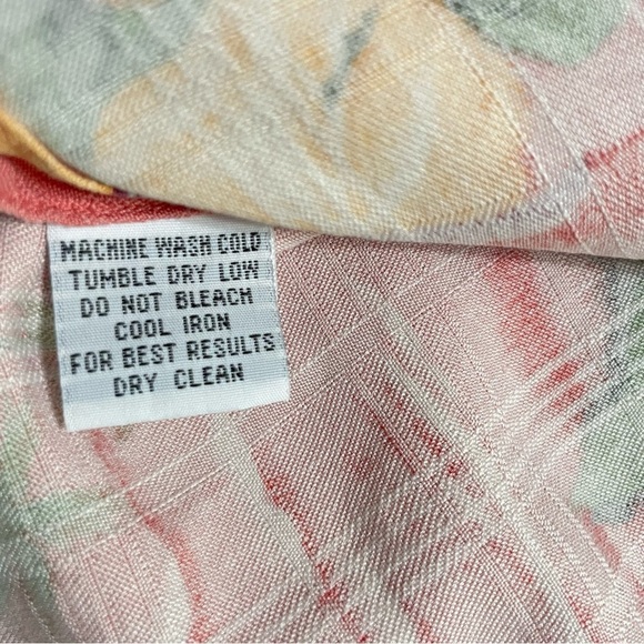 Tommy Bahama Women's Medium Silk Tropical Print Short Sleeve Button-down Shirt - Picture 10 of 15